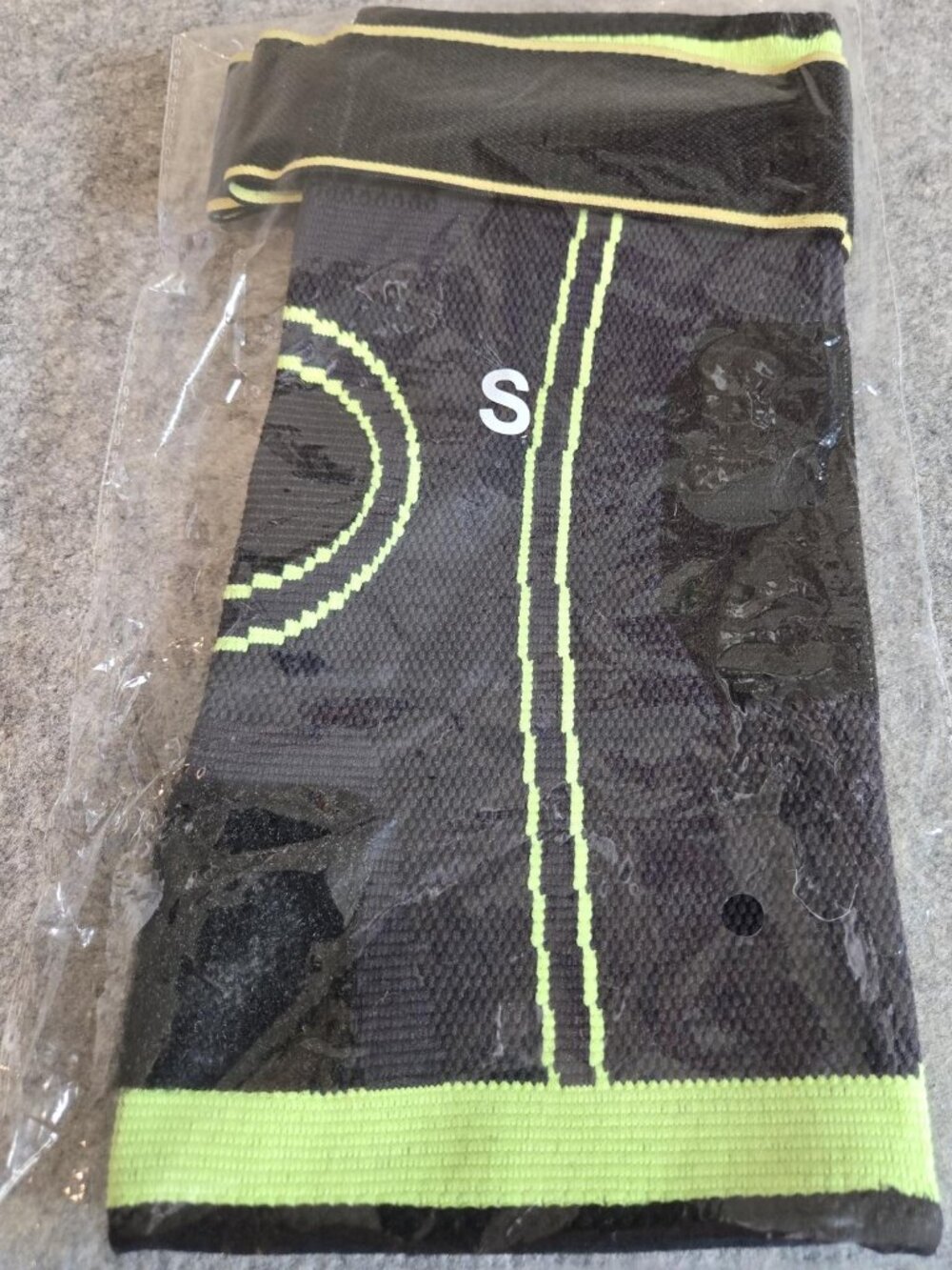Adjustable Knee Compression Sleeve with Straps Black/Neon Green Size Small.